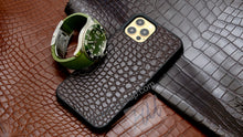 Carica l&#39;immagine nel visualizzatore di Gallery, Luxury real crocodile skin case compatible with iPhone 12 Pro / iPhone 12 - HU Watch strap

