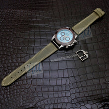Charger l&#39;image dans la galerie, Vintage army green leather strap - HU Watch strap
