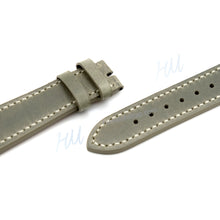 Carica l&#39;immagine nel visualizzatore di Gallery, Vintage army green leather strap - HU Watch strap
